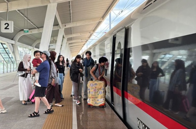 Whoosh sediakan rute pendek cuma Rp75 ribu selama libur sekolah Whoosh sediakan rute pendek cuma Rp75 ribu selama libur sekolah