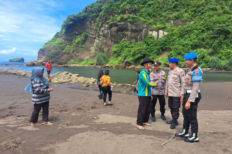 Polres Jember tingkatkan patroli ke objek wisata saat libur Idul Adha Polres Jember tingkatkan patroli ke objek wisata saat libur Idul Adha