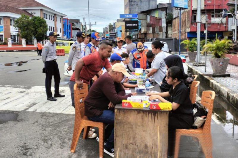 Polresta Ambon beri pelayanan sosial pada Car Free Day