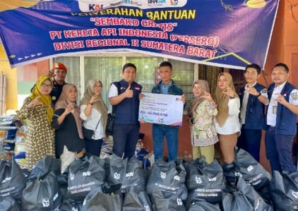 KAI Divre II Sumbar beri sembako kepada Perkumpulan Masyarakat Paga Nagari Nan Balimo