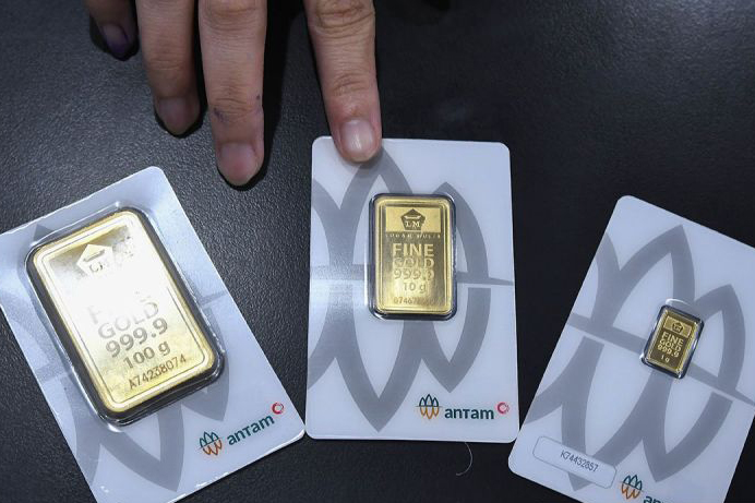 Harga emas Antam pada Senin tetap stabil di angka Rp1,942 juta/gram Harga emas Antam pada Senin tetap stabil di angka Rp1,942 juta/gram
