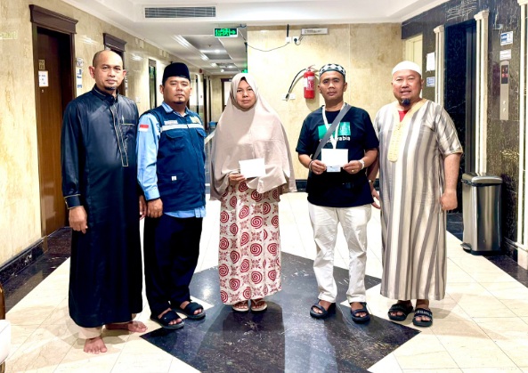 Jemaahh haji Kloter 9 KNO galang donasi bantu jemaah yang sakit Jemaahh haji Kloter 9 KNO galang donasi bantu jemaah yang sakit