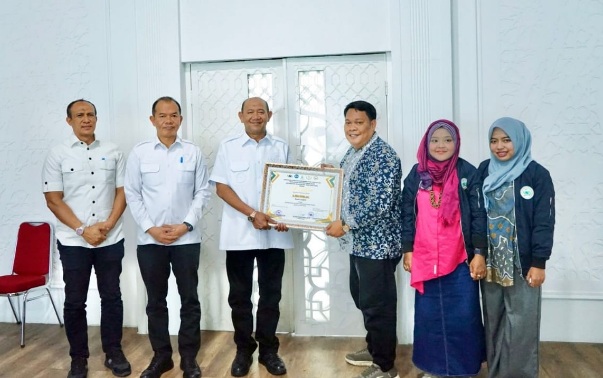 Bupati Langkat raih penghargaan komunikasi publik terbaik dalam 100 hari kerja Bupati Langkat raih penghargaan komunikasi publik terbaik dalam 100 hari kerja