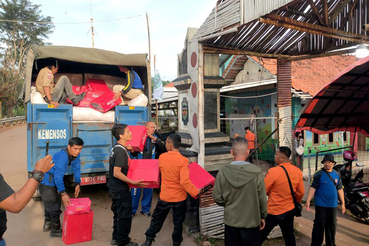 Kemensos kirim bantuan korban bencana tanah longsor Purwakarta Kemensos kirim bantuan korban bencana tanah longsor Purwakarta