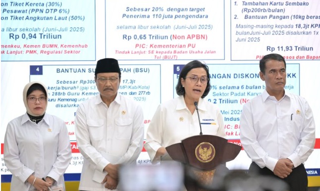 Sri Mulyani segera cairkan gaji ke-13 ASN sebesar Rp49,3 triliun Sri Mulyani segera cairkan gaji ke-13 ASN sebesar Rp49,3 triliun