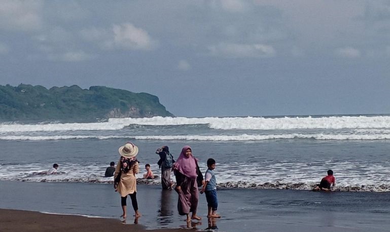 BMKG: Waspadai gelombang tinggi laut selatan Jateng pada 15-18 Maret BMKG: Waspadai gelombang tinggi laut selatan Jateng pada 15-18 Maret