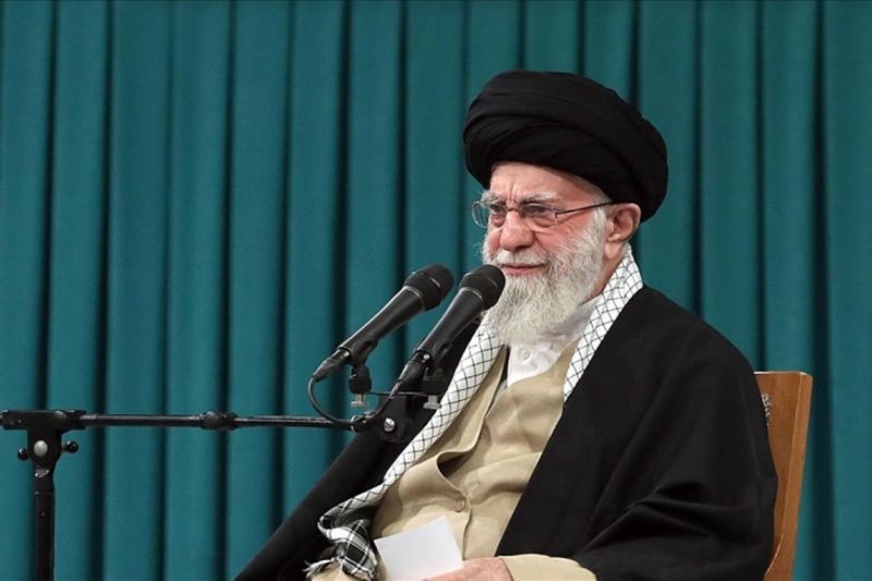 Khamenei: Negosiasi nuklir dengan AS tidak akan menghapus sanksi Iran Khamenei: Negosiasi nuklir dengan AS tidak akan menghapus sanksi Iran