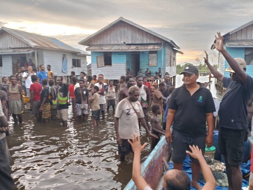 Bantuan Kemensos untuk ribuan korban banjir rob di Merauke