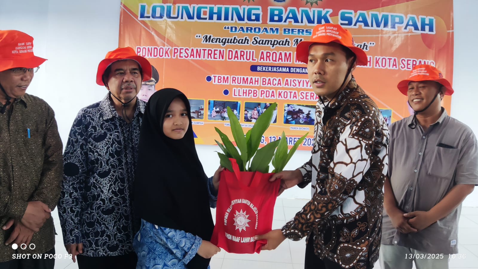 21 titik banjir di Kota Serang 18 titik di antaranya disebabkan tumpukan sampah 21 titik banjir di Kota Serang 18 titik di antaranya disebabkan tumpukan sampah