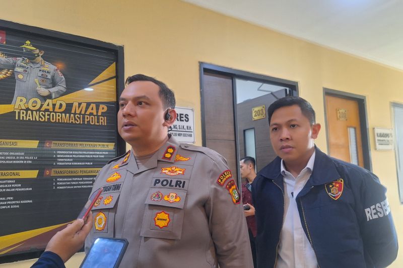Polisi tindak ormas minta THR ke pengusaha di Pelabuhan Tanjung Priok Polisi tindak ormas minta THR ke pengusaha di Pelabuhan Tanjung Priok