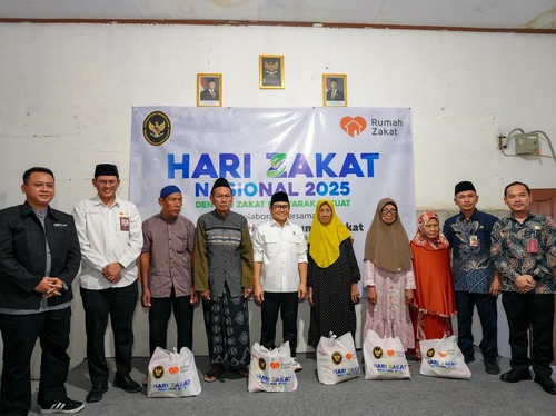 Menko PM Muhaimin Iskandar salurkan paket Zakat Fitrah