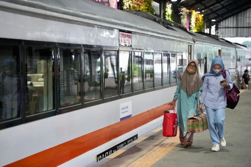 KAI Divre IV tambah 5.632 tempat duduk di KA Kuala Stabas KAI Divre IV tambah 5.632 tempat duduk di KA Kuala Stabas