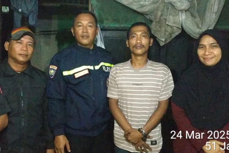 Polisi tindak pria mengaku ormas minta THR ke tukang cukur di Cilandak Polisi tindak pria mengaku ormas minta THR ke tukang cukur di Cilandak