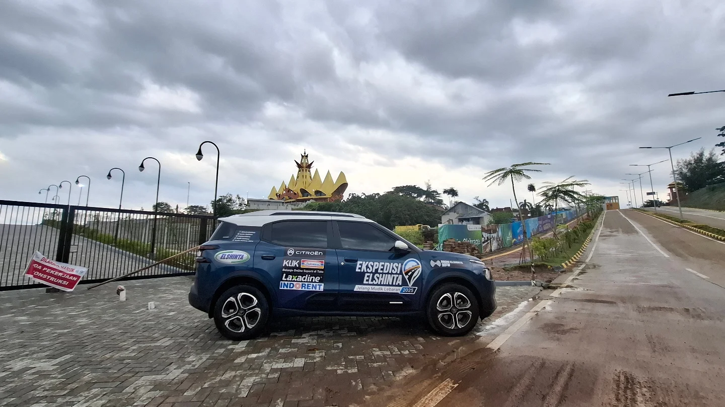 Menikmati perjalanan Lintas Sumatera: Tim Ekspedisi Elshinta tiba di Menara Siger Menikmati perjalanan Lintas Sumatera: Tim Ekspedisi Elshinta tiba di Menara Siger