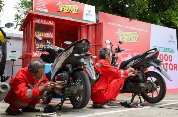 BAZNAS beri layanan servis dan ganti oli gratis 5.000 motor di 12 kota BAZNAS beri layanan servis dan ganti oli gratis 5.000 motor di 12 kota