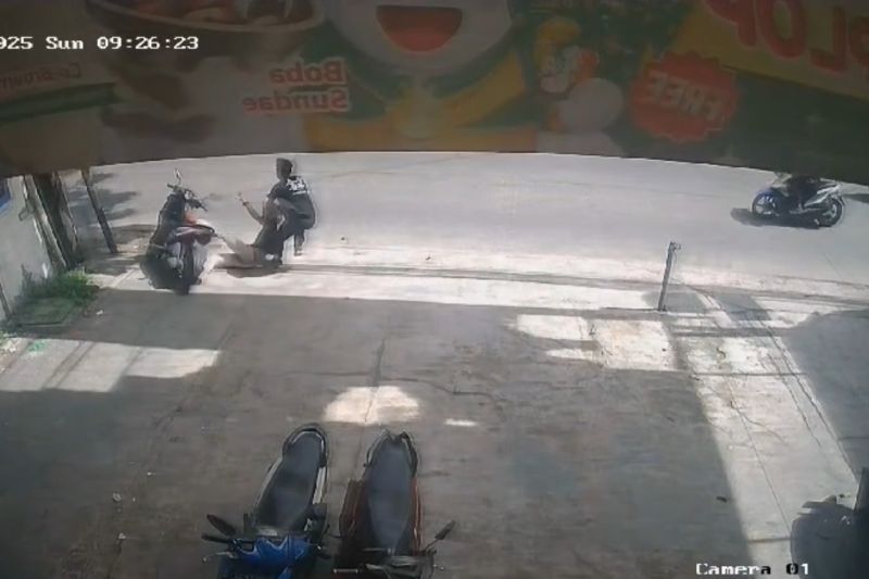 Warga tangkap pencuri motor di Koja Warga tangkap pencuri motor di Koja