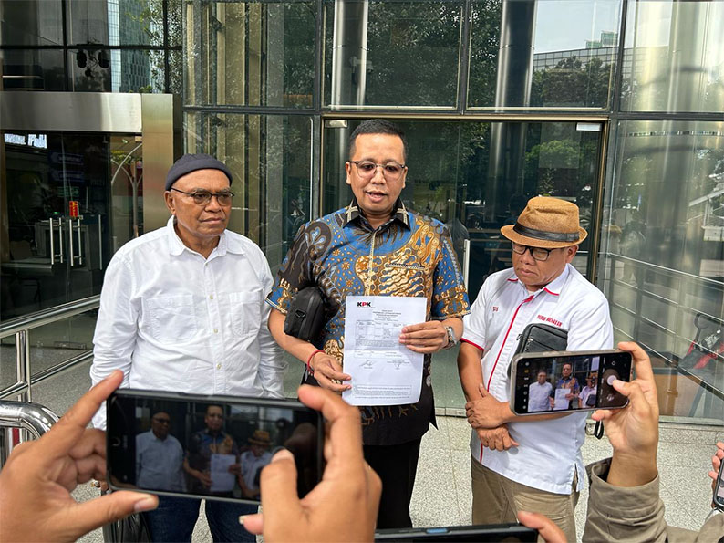 Jampidsus Febrie Adriansyah dilaporkan ke KPK