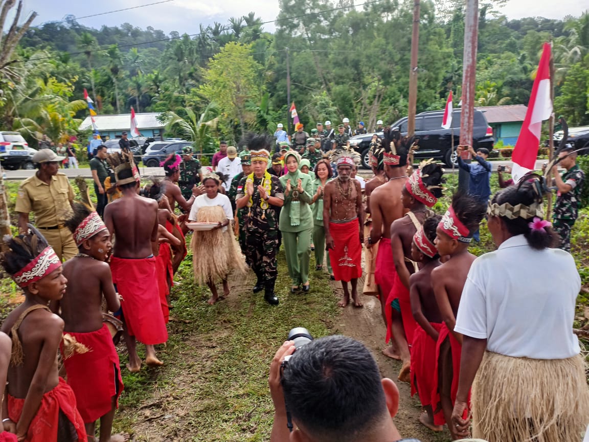 Pangdam XVII/Cenderawasih: TMMD Ke-123 Biak Numfor bangun 10 unit di Kampung Kbusdori Pangdam XVII/Cenderawasih: TMMD Ke-123 Biak Numfor bangun 10 unit di Kampung Kbusdori