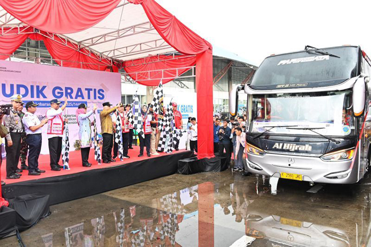 Kemenhub berangkatkan 3.264 pemudik gratis dengan transportasi bus Kemenhub berangkatkan 3.264 pemudik gratis dengan transportasi bus