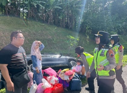 Pemudik laka tunggal di Tol Ungaran, tidak ada korban jiwa Pemudik laka tunggal di Tol Ungaran, tidak ada korban jiwa