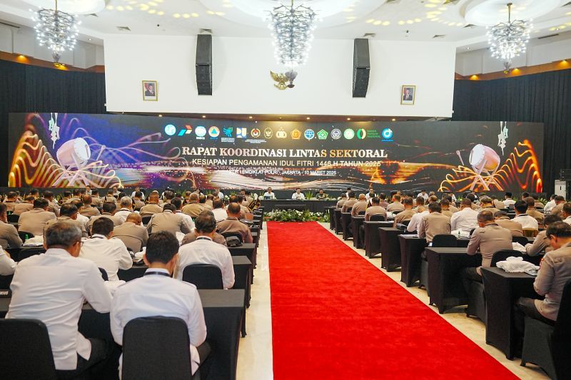 Kapolri paparkan kesiapan pengamanan Lebaran 2025 kepada Menko Polkam Kapolri paparkan kesiapan pengamanan Lebaran 2025 kepada Menko Polkam