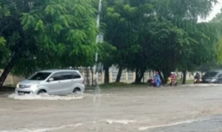 Jangan lakukan hal ini jika mobil terkena banjir