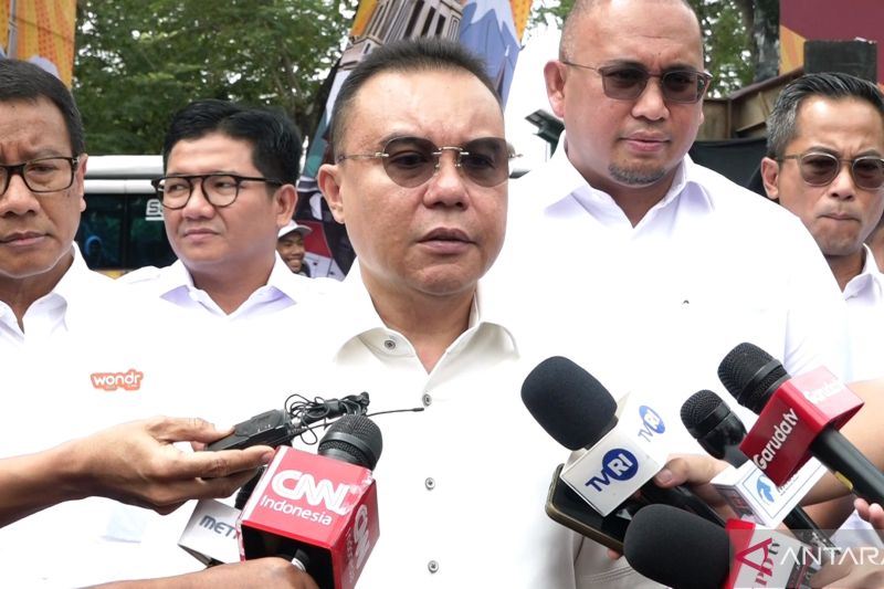 Wakil Ketua DPR lepas 100 bus yang angkut 5.000 pemudik ke Sumbar