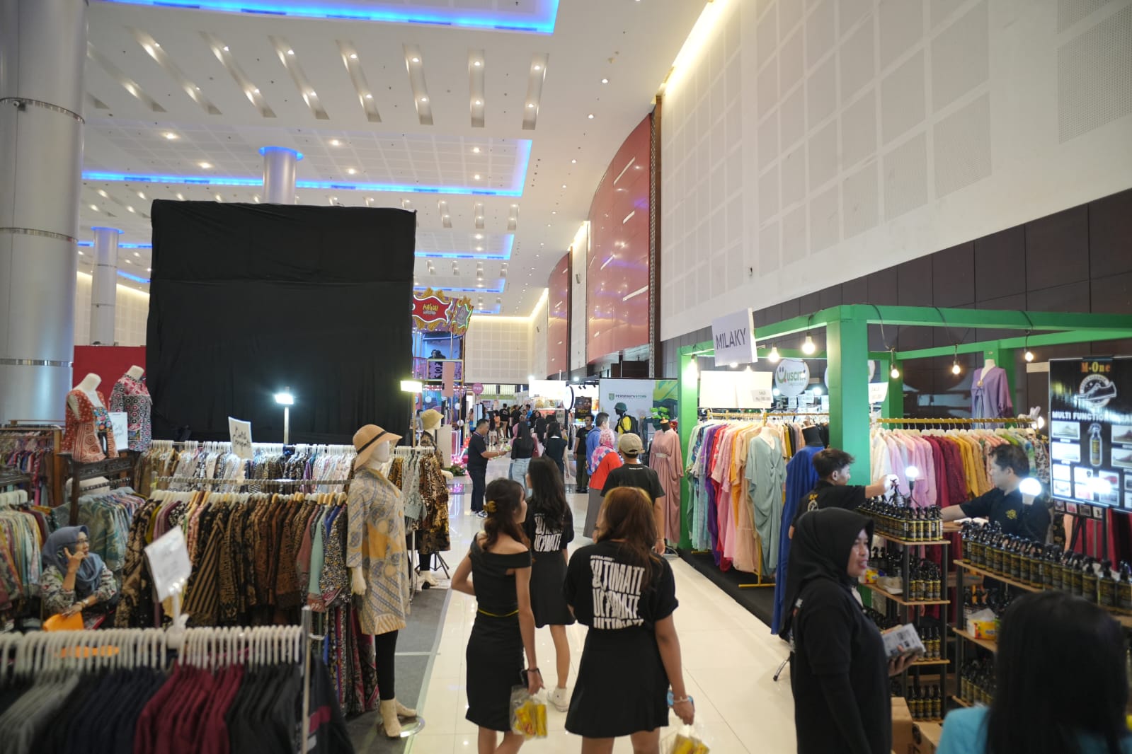 Antusias Warga Surabaya pembukaan Big Bang Ramadan Surabaya 2025