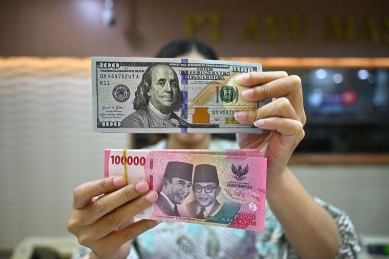 Rupiah pada Senin pagi melemah jadi Rp16.300 per dolar AS Rupiah pada Senin pagi melemah jadi Rp16.300 per dolar AS