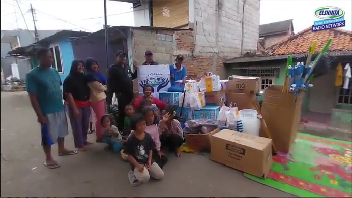Tim Elshinta Peduli salurkan bantuan untuk korban banjir di Teluk Pucung