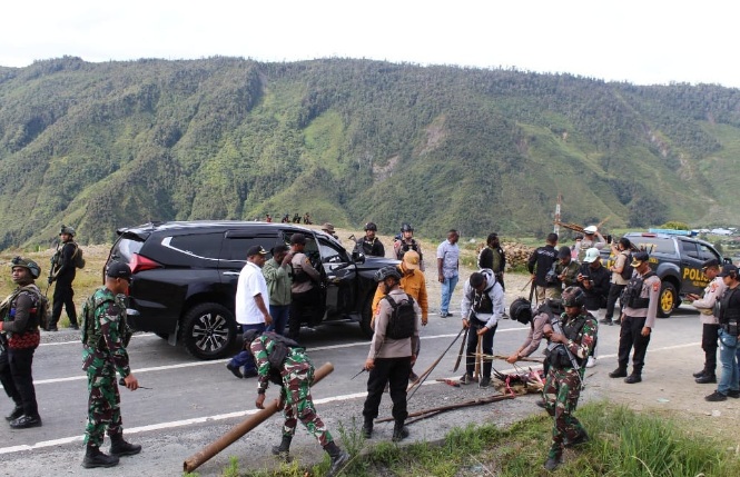 Aparat gabungan TNI-Polri gelar razia skala besar di Kabupaten Puncak Jaya Aparat gabungan TNI-Polri gelar razia skala besar di Kabupaten Puncak Jaya
