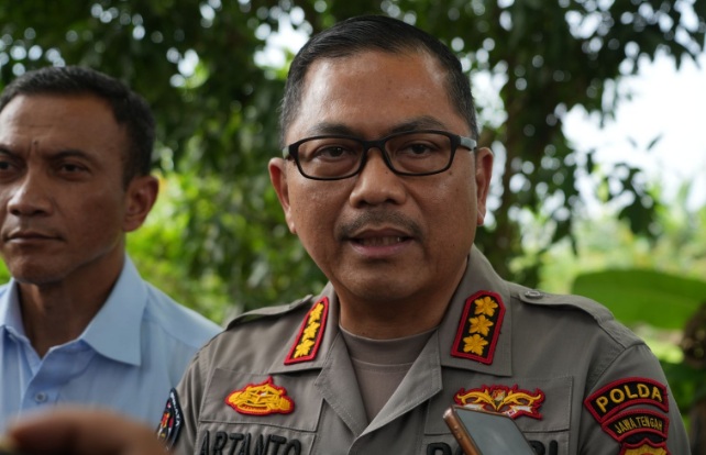 Polisi gerebek tempat karaoke sajikan tarian bugil 