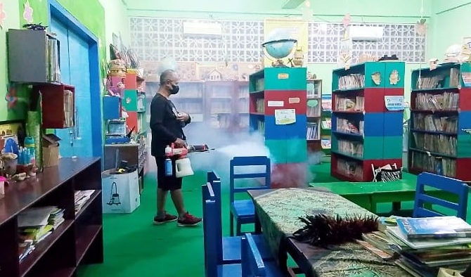 Cegah DBD, legislator muda bersama relawan lakukan fogging di kampung dan sekolah Cegah DBD, legislator muda bersama relawan lakukan fogging di kampung dan sekolah
