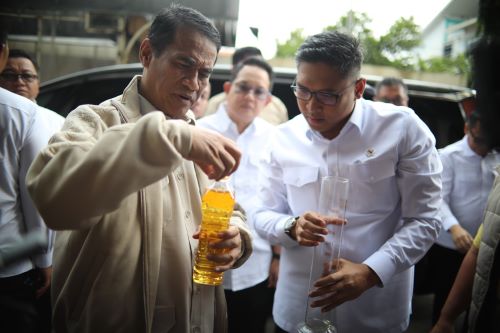 Sidak di Surabaya, Mentan temukan 7 perusahaan sunat takaran Minyakita Sidak di Surabaya, Mentan temukan 7 perusahaan sunat takaran Minyakita