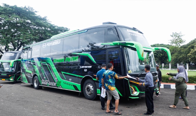Sebanyak 289 bus siap antarkan belasan ribu warga Jateng mudik gratis Sebanyak 289 bus siap antarkan belasan ribu warga Jateng mudik gratis