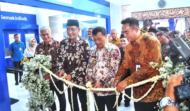 Gubernur Ahmad Luthfi resmikan Bank Jateng Cabang Syar Gubernur Ahmad Luthfi resmikan Bank Jateng Cabang Syar