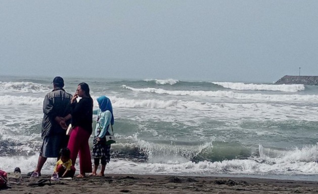 Waspadai gelombang empat meter di Samudera Hindia Barat Kepulauan Nias Waspadai gelombang empat meter di Samudera Hindia Barat Kepulauan Nias