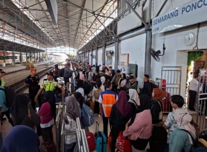 Sebanyak 100.000 pemudik tiba di Semarang gunakan kereta api Sebanyak 100.000 pemudik tiba di Semarang gunakan kereta api