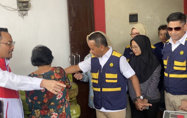 Bahlil jamin stok LPG di Jatim aman dan harga sesuai HET Bahlil jamin stok LPG di Jatim aman dan harga sesuai HET
