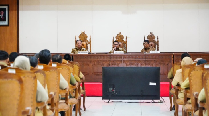 Perdana, Wali Kota dan Wakil Wali Kota Magelang beri pengarahan seluruh OPD Perdana, Wali Kota dan Wakil Wali Kota Magelang beri pengarahan seluruh OPD
