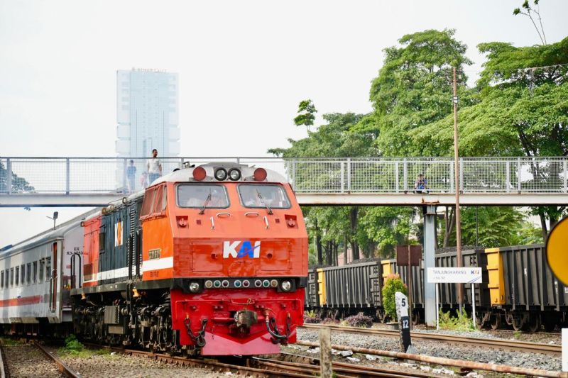KAI Divre IV: Penambahan rangkaian KA masih tunggu izin KAI Divre IV: Penambahan rangkaian KA masih tunggu izin