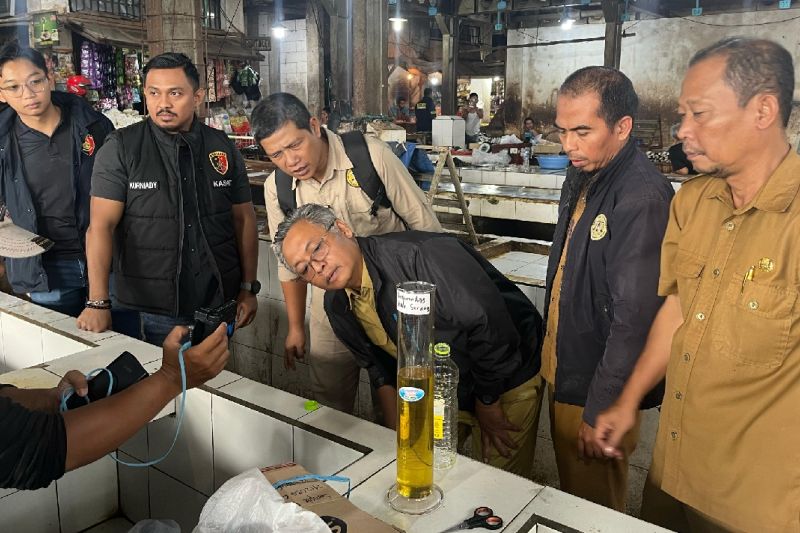 Tim Satgas Pangan Serang temukan MinyaKita isinya tak sesuai takaran Tim Satgas Pangan Serang temukan MinyaKita isinya tak sesuai takaran