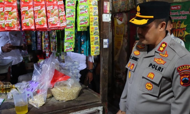 Satgas Pangan Polres Kudus sidak harga sembako di Pasar Bitingan Satgas Pangan Polres Kudus sidak harga sembako di Pasar BitinganÂ