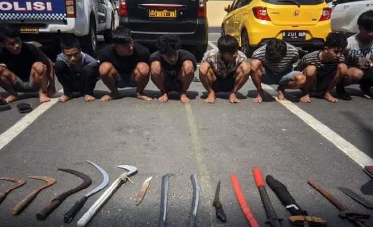 Polisi bekuk geng motor yang aniaya tiga korban dan rampas motor Polisi bekuk geng motor yang aniaya tiga korban dan rampas motor