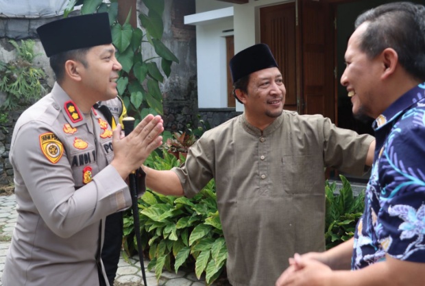 Pererat hubungan, Kapolres Batu datangi tokoh Muhammadiyah Pererat hubungan, Kapolres Batu datangi tokoh Muhammadiyah