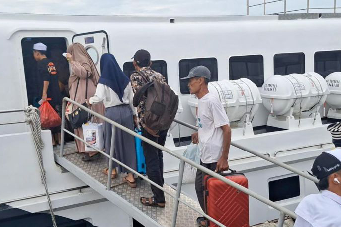 Keberangkatan kapal cepat perdana Situbondo-Madura angkut 292 pemudik
