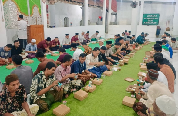 Lapas Kelas IIB Tegal gelar buka bersama dengan warga binaan pemasyarakatan Lapas Kelas IIB Tegal gelar buka bersama dengan warga binaan pemasyarakatan
