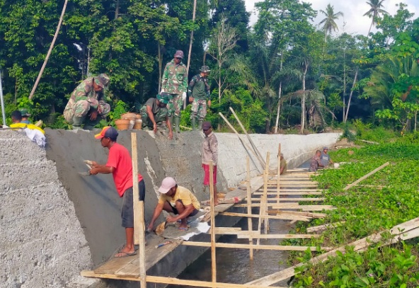 Satgas TMMD ke-123 Kodim 1510/Sula kebut pengacian pembangunan talud Satgas TMMD ke-123 Kodim 1510/Sula kebut pengacian pembangunan talud