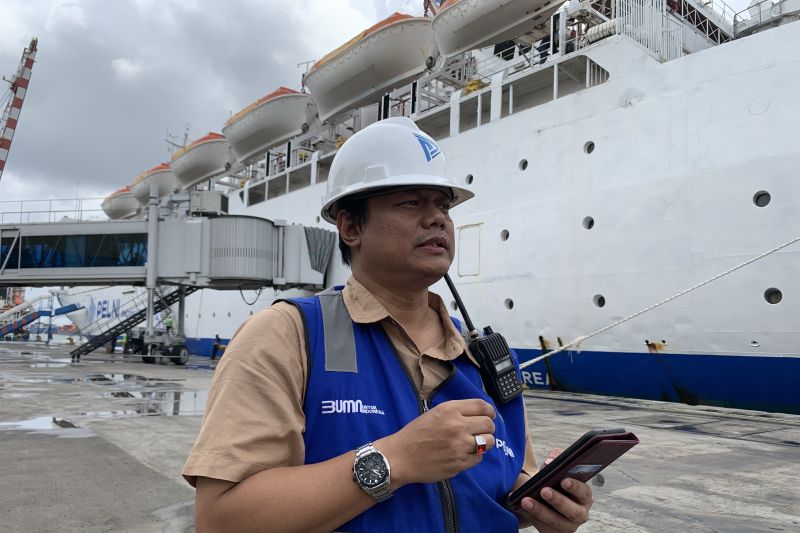 Kapal Laut masih pilihan transportasi utama masyarakat karena ekonomis Kapal Laut masih pilihan transportasi utama masyarakat karena ekonomis