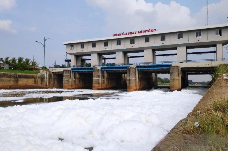 Teknologi pengolahan limbah cair sudah menjadi keharusan bagi Jakarta